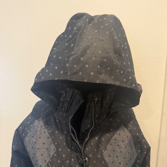 Ride Women's Ski/snowboard Jacket (Like New) - Picture 2 of 14